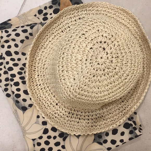 Accessories - NWOT- ADORABLE WOVEN BUCKET HAT